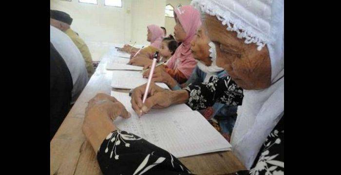 Pemkab Bondowoso Gandeng Muslimat dan Fatayat NU Berantas Buta Aksara Pemkab Bondowoso Gandeng Muslimat dan Fatayat NU Berantas Buta Aksara