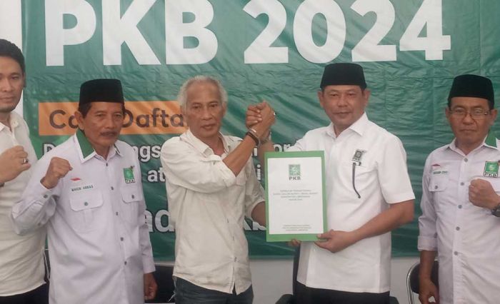Ketua DPRD Abdul Gofur Daftar Calon Bupati Lamongan di PKB Ketua DPRD Abdul Gofur Daftar Calon Bupati Lamongan di PKB