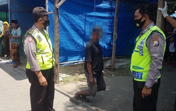 Pria Tewas Gantung Diri di Pasar Porong Gemparkan Warga, Sempat Dikira Orang Iseng Pria Tewas Gantung Diri di Pasar Porong Gemparkan Warga, Sempat Dikira Orang Iseng