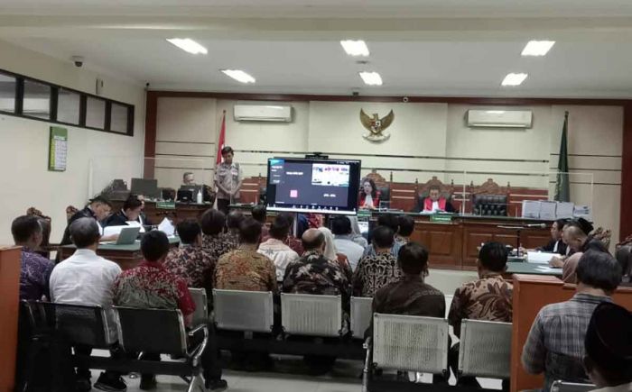 Sidang Lanjutan Bupati Nonaktif Sidoarjo, Penasihat Hukum Klaim Puluhan Saksi Tak Berhubungan Sidang Lanjutan Bupati Nonaktif Sidoarjo, Penasihat Hukum Klaim Puluhan Saksi Tak Berhubungan