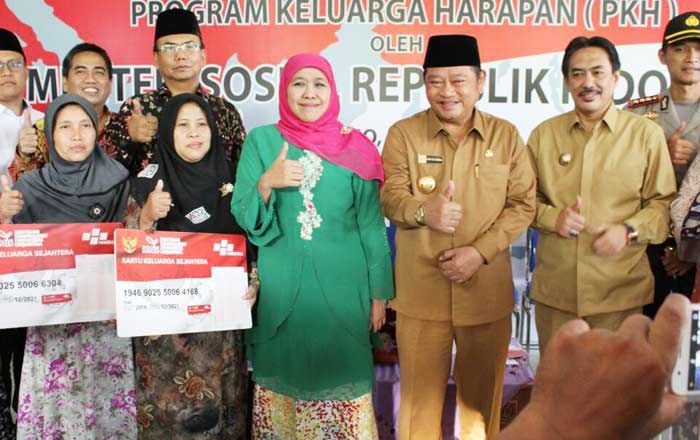 Mensos Maraton Pantau Pencairan PKH, Menuju 10 Juta Penerima PKH Tahun 2018 Mensos Maraton Pantau Pencairan PKH, Menuju 10 Juta Penerima PKH Tahun 2018