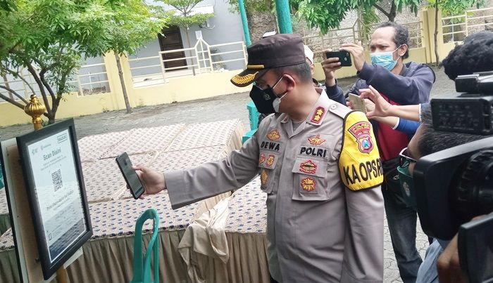 Ciptakan Rasa Aman dan Nyaman dalam Ibadah Natal, Polres Madiun Kota Sterilisasi Sejumlah Gereja