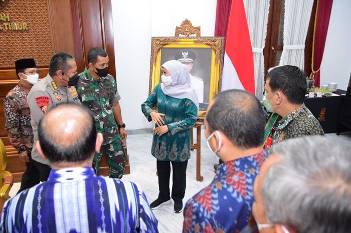 Gubernur Khofifah: Jemaah Haji yang Pulang ke Jatim Jalani Screening Covid-19 Tanpa Terkecuali Gubernur Khofifah: Jemaah Haji yang Pulang ke Jatim Jalani Screening Covid-19 Tanpa Terkecuali