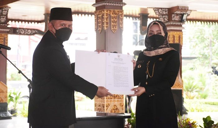 Resmi Jabat Sekdakab Mojokerto, Teguh Gunarko Dilantik Bupati Ikfina Resmi Jabat Sekdakab Mojokerto, Teguh Gunarko Dilantik Bupati Ikfina