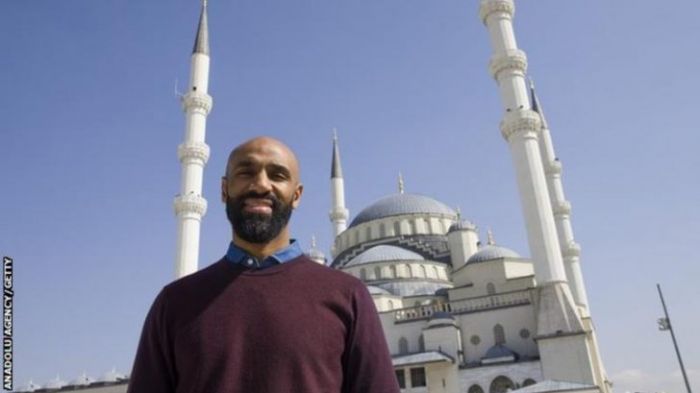 ​Legenda Sevilla Omar Kanouté Ingin Bangun Masjid Agung Pertama di Seville