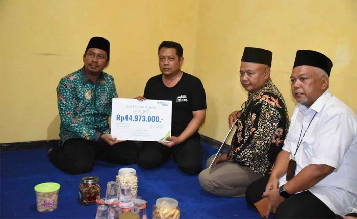 Bupati Sidoarjo Serahkan Santunan untuk Anggota PPS Lebo Bupati Sidoarjo Serahkan Santunan untuk Anggota PPS Lebo