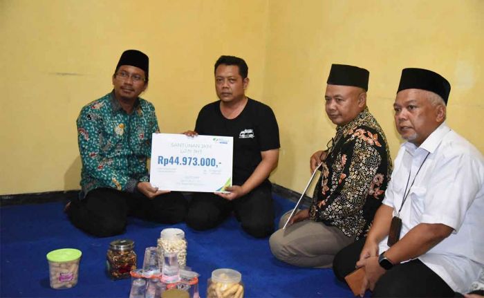 Bupati Sidoarjo Serahkan Santunan untuk Anggota PPS Lebo