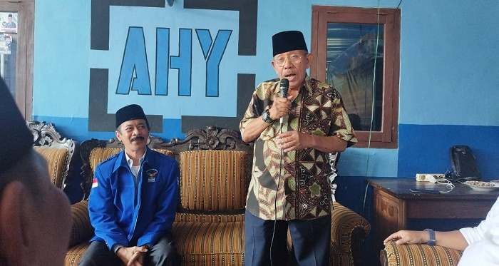 Mantan Gubernur Jatim Anggap Fattah Jasin sebagai Anaknya, Antarkan Daftar ke Partai Demokrat Mantan Gubernur Jatim Anggap Fattah Jasin sebagai Anaknya, Antarkan Daftar ke Partai Demokrat