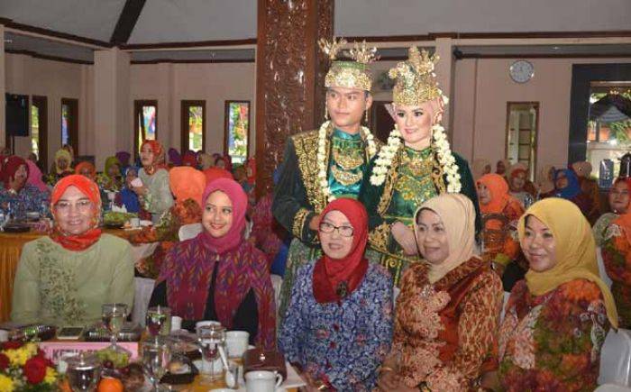 Karena Jarang Dipakai Masyarakat, Lamongan Luncurkan Baju Bekasri Versi Muslim Karena Jarang Dipakai Masyarakat, Lamongan Luncurkan Baju Bekasri Versi Muslim