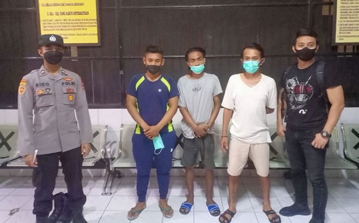 Satresnarkoba Polrestabes Surabaya Tangkap 3 Kurir Narkoba di Jalan Raya Menganti Satresnarkoba Polrestabes Surabaya Tangkap 3 Kurir Narkoba di Jalan Raya Menganti