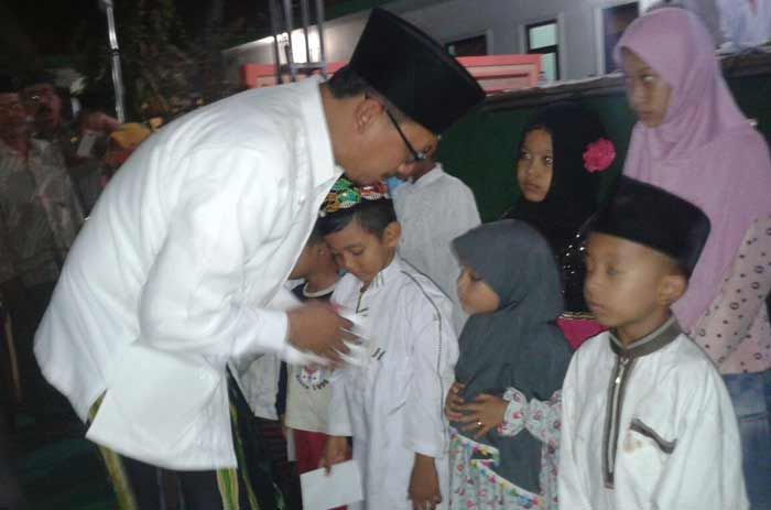 Peringatan 10 Muharram, Mas Dion Sholawat Bersama Masyarakat Desa Raci Peringatan 10 Muharram, Mas Dion Sholawat Bersama Masyarakat Desa Raci