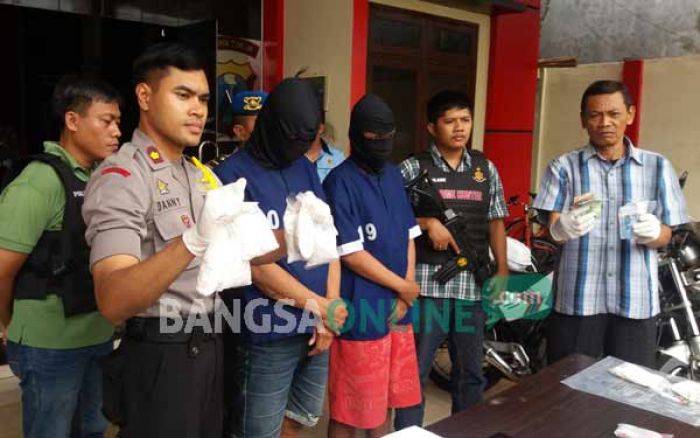 Pasutri Penjual Pil Koplo Warga Karah Jambangan Surabaya Dicokok Pasutri Penjual Pil Koplo Warga Karah Jambangan Surabaya Dicokok