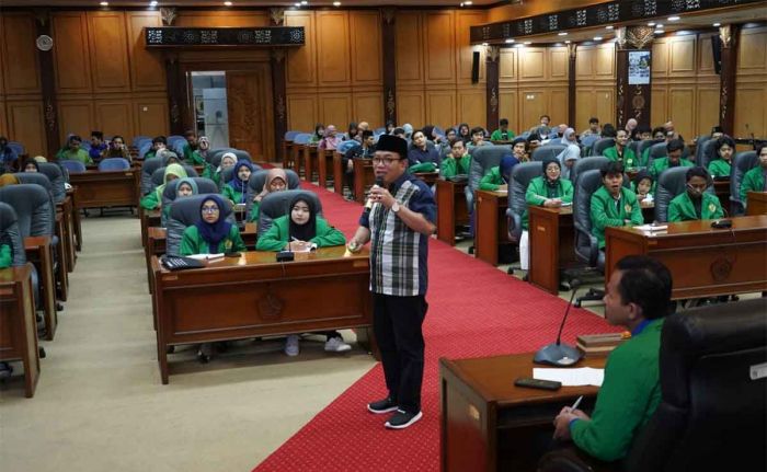 Ketua DPRD Sidoarjo Beri Materi Sekolah Legislatif Unusida