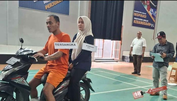 Rekonstruksi Kasus Pembunuhan di Kediri: Tersangka Peragakan 51 Adegan Rekonstruksi Kasus Pembunuhan di Kediri: Tersangka Peragakan 51 Adegan