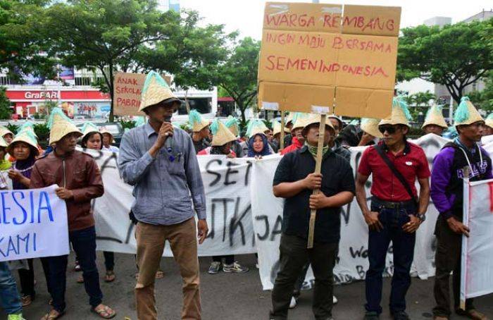 Dukung Pembangunan Pabrik Semen Indonesia Dilanjutkan, Ratusan Warga Rembang Demo Pemprov