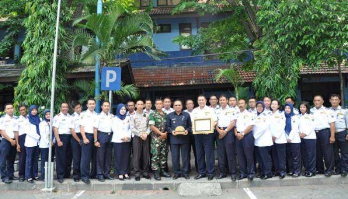 Dishub Gresik Sabet Penghargaan Wahana Tata Nugraha 2015