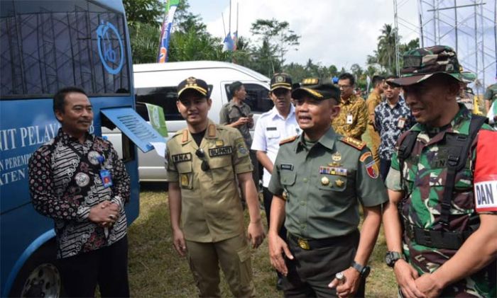 TMMD Bukti TNI Bagian Tak Terpisahkan dari Rakyat TMMD Bukti TNI Bagian Tak Terpisahkan dari Rakyat