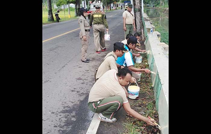 Merusak Keindahan Kota Pacitan, Kodim 0801 dan Satpol PP Bersihkan Aksi Vandalisme