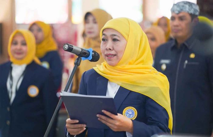 Pesan Khofifah saat Lantik Pengurus IKA Unair Bondosowo Pesan Khofifah saat Lantik Pengurus IKA Unair Bondosowo