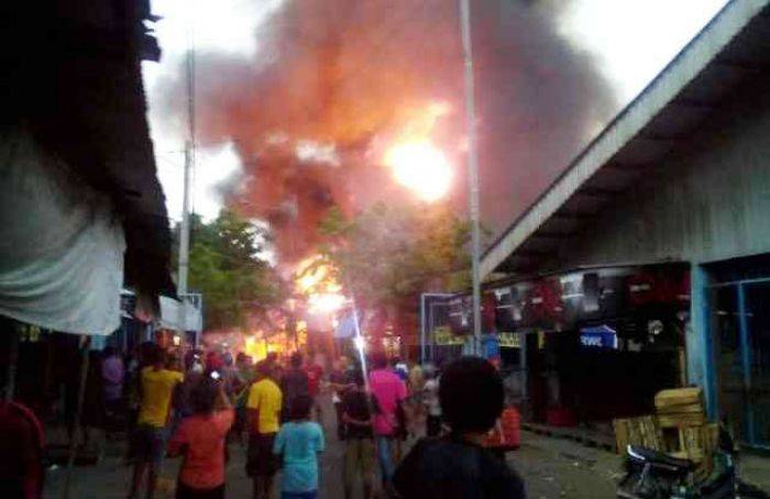 Pasar Baru Porong Terbakar, Pedagang Lari Tunggang Langgang Pasar Baru Porong Terbakar, Pedagang Lari Tunggang Langgang