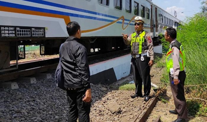 Kakek-kakek Tewas Ditabrak Mutiara Timur di Magersari Kakek-kakek Tewas Ditabrak Mutiara Timur di Magersari