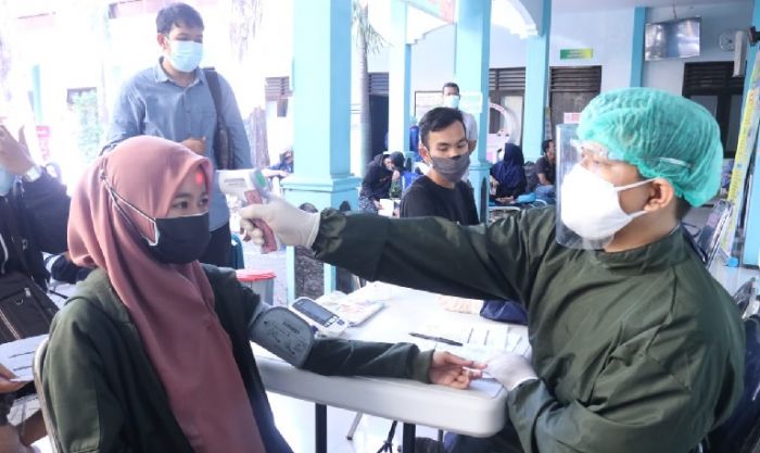Warga Kota Pasuruan Antusias Ikuti Vaksin Tahap II Warga Kota Pasuruan Antusias Ikuti Vaksin Tahap II