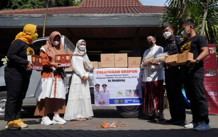 Ketua Dekranasda Bersama Kadiskoperindag dan Bea Cukai Lepas Ekspor Sarang Burung Walet ke Hongkong Ketua Dekranasda Bersama Kadiskoperindag dan Bea Cukai Lepas Ekspor Sarang Burung Walet ke Hongkong