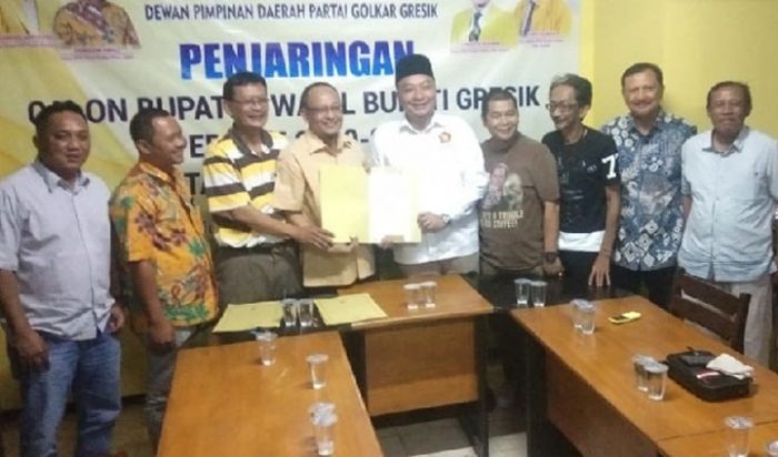 Ketua Gerindra Ambil Formulir Pendaftaran Bacabup Gresik Lewat DPD Golkar Ketua Gerindra Ambil Formulir Pendaftaran Bacabup Gresik Lewat DPD Golkar