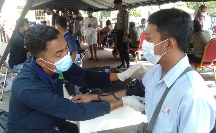 Bersama Polres Tuban, UTSG Sukseskan Program Vaksinasi 1 Juta per Hari Bersama Polres Tuban, UTSG Sukseskan Program Vaksinasi 1 Juta per Hari