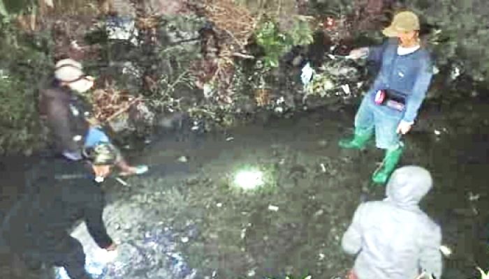 Relawan Jogo Kali, EPPI, dan Rante Rau Temukan Sampah Dibuang Malam Hari Relawan Jogo Kali, EPPI, dan Rante Rau Temukan Sampah Dibuang Malam Hari