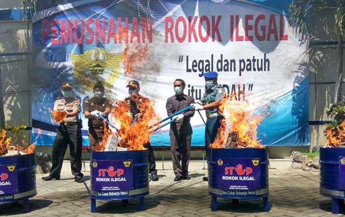 Bea Cukai Sidoarjo Musnahkan Rokok Ilegal Senilai Rp 1 Miliar Lebih Bea Cukai Sidoarjo Musnahkan Rokok Ilegal Senilai Rp 1 Miliar Lebih