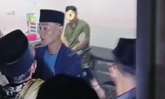 Sesama Oknum Nakes RSUD Grati Selingkuh di Tempat Praktik, Digerebek Warga Sesama Oknum Nakes RSUD Grati Selingkuh di Tempat Praktik, Digerebek Warga
