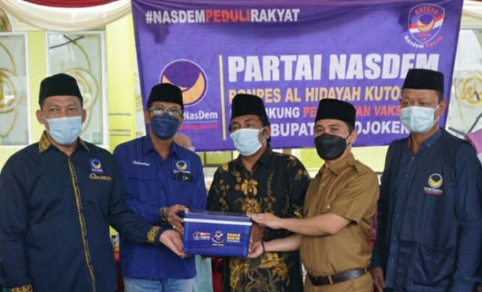 Kejar Target Herd Immunity, Nasdem Gelar Vaksinasi Covid-19 untuk Ribuan Santri di Mojokerto Kejar Target Herd Immunity, Nasdem Gelar Vaksinasi Covid-19 untuk Ribuan Santri di Mojokerto