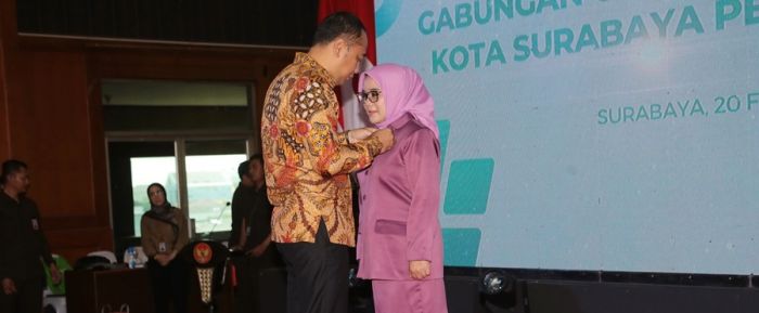 Ssssttt, Wali Kota Surabaya Sering Tampil Mesra dengan Perempuan Berkacamata, Siapa Dia? Ssssttt, Wali Kota Surabaya Sering Tampil Mesra dengan Perempuan Berkacamata, Siapa Dia?