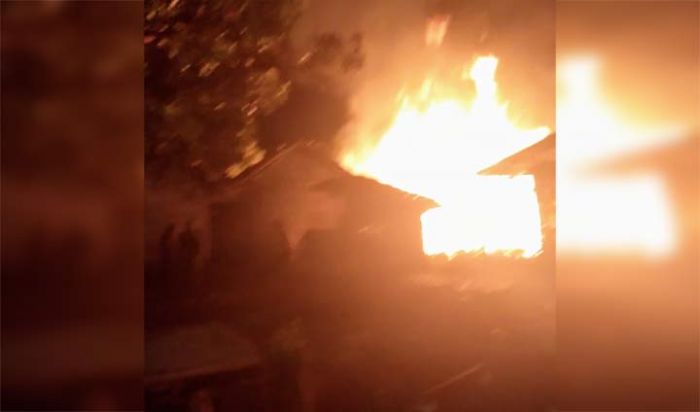 Lahan Pohon Bambu di di Teja Barat Pamekasan Terbakar, Nyaris Sambar Rumah Warga Lahan Pohon Bambu di di Teja Barat Pamekasan Terbakar, Nyaris Sambar Rumah Warga