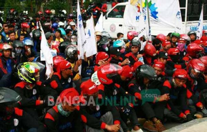 Sibuk Kunker, DPRD Gresik Lupa Nasib 309 Buruh Smelting Korban PHK Sibuk Kunker, DPRD Gresik Lupa Nasib 309 Buruh Smelting Korban PHK