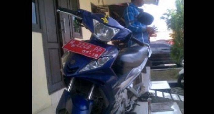 Bawa Motor Plat Merah, Pemuda di Sampang Diringkus Kedapatan Bawa Sabu-Sabu Bawa Motor Plat Merah, Pemuda di Sampang Diringkus Kedapatan Bawa Sabu-Sabu