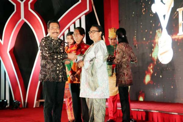 Gresik Sabet Penghargaan Kota Layak Anak 2017 Gresik Sabet Penghargaan Kota Layak Anak 2017
