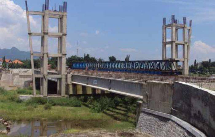 Tuntaskan Tiga Mega Proyek, Wali Kota Kediri Rotasi 24 Pejabat Tuntaskan Tiga Mega Proyek, Wali Kota Kediri Rotasi 24 Pejabat