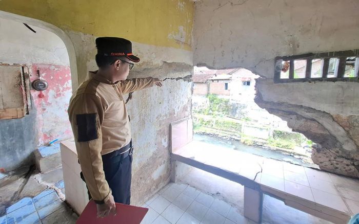 Dapur Rumah Warga di Jember Kidul Rusak Dihantam Longsor, BPBD Peringatkan Potensi Susulan