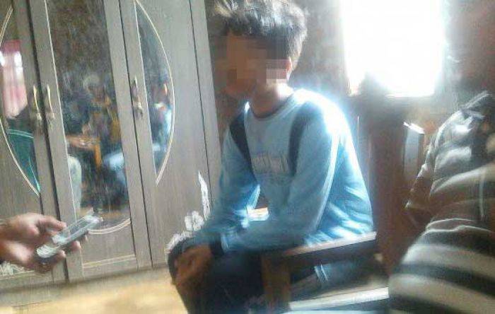Derita Remaja Berkelamin Ganda di Kediri, Memakai Jilbab, Ingin Jadi Pria Derita Remaja Berkelamin Ganda di Kediri, Memakai Jilbab, Ingin Jadi Pria