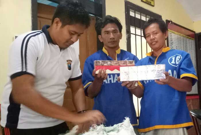Garong Ratusan Bungkus Rokok, Dua Maling Spesialis Warung Diringkus Polisi Garong Ratusan Bungkus Rokok, Dua Maling Spesialis Warung Diringkus Polisi