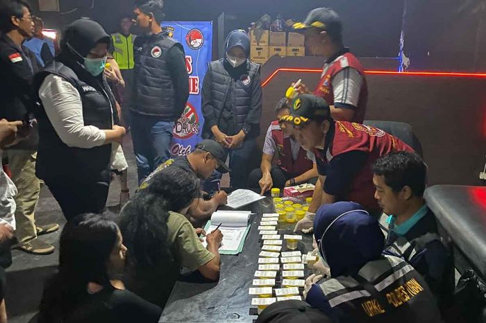 Gelar Razia Gabungan, Satresnarkoba Polres Tuban Sasar Tempat Hiburan Malam Gelar Razia Gabungan, Satresnarkoba Polres Tuban Sasar Tempat Hiburan Malam