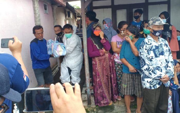 Tim Medis Periksa 3 Jenazah Sekeluarga Tewas Dalam Rumah, Ini Hasil Pemeriksaan Sementara Tim Medis Periksa 3 Jenazah Sekeluarga Tewas Dalam Rumah, Ini Hasil Pemeriksaan Sementara