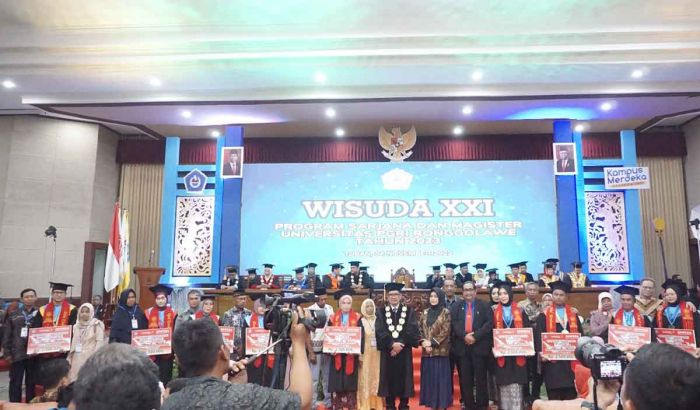 Ratusan Mahasiswa Unirow Tuban Diwisuda, Rektor: Dunia Usaha Tak Perlu Kawatirkan Legalitas Ijazah Ratusan Mahasiswa Unirow Tuban Diwisuda, Rektor: Dunia Usaha Tak Perlu Kawatirkan Legalitas Ijazah