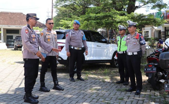 Wakapolres Batu Pimpin Pengamanan Ibadah Minggu Paskah