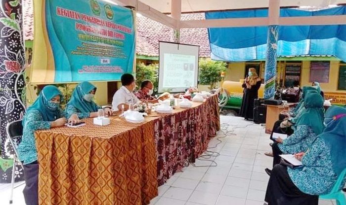 PKK Gladak Anyar Pamekasan Ikuti Pelatihan Pengolahan dan Pemanfaatan Toga Sebagai Minuman Herbal PKK Gladak Anyar Pamekasan Ikuti Pelatihan Pengolahan dan Pemanfaatan Toga Sebagai Minuman Herbal