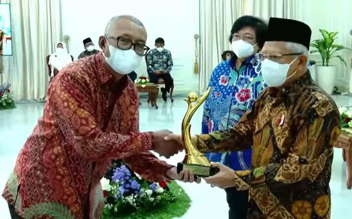 SIG Raih Penghargaan Proper Emas dan Tujuh Proper Hijau dari KLHK SIG Raih Penghargaan Proper Emas dan Tujuh Proper Hijau dari KLHK
