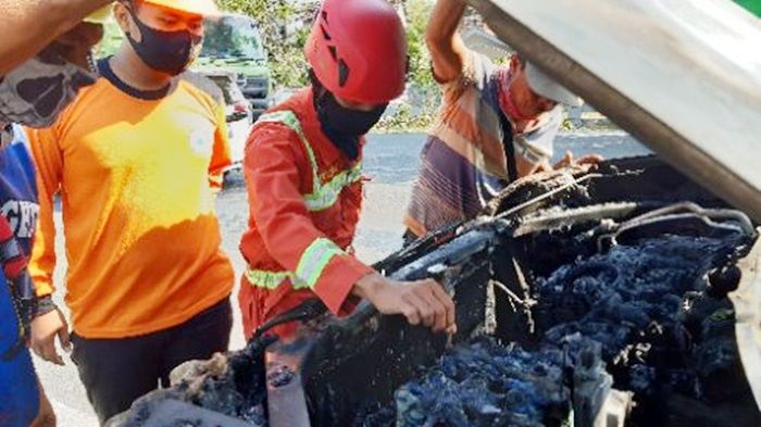 Pulang dari Bengkel, Mobil Nissan di Jenu Tuban Malah Terbakar Pulang dari Bengkel, Mobil Nissan di Jenu Tuban Malah Terbakar