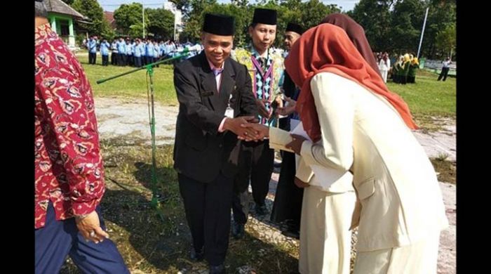Peringati Hardiknas, Camat Senori Singgung Pentingnya Dukungan Infrastruktur Pendidikan Peringati Hardiknas, Camat Senori Singgung Pentingnya Dukungan Infrastruktur Pendidikan